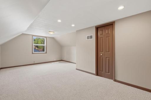 909 Selby Avenue, Saint Paul Park, MN 55071