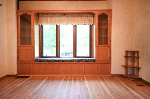 Formal dining, window seat