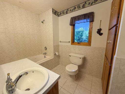 Upper full bath jet tub