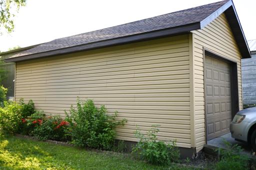 14.4x24.6 garage off of alley