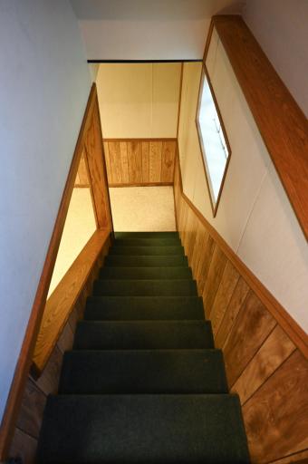 basement stairway