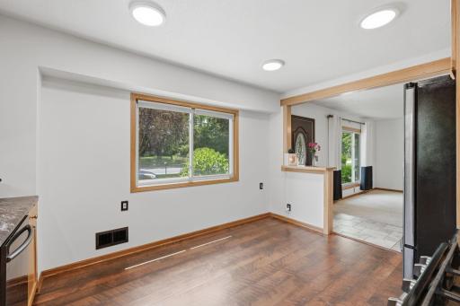 2145 County Road E E, Saint Paul, MN 55110