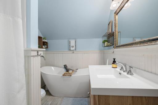 Upper Full Primary Bathroom