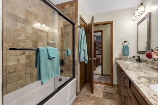 7660 Heritage Road, Eden Prairie, MN 55346