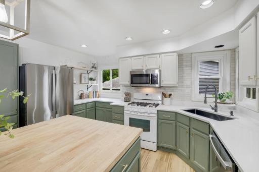 Quartz counter tops and large bowl sink for easy clean up