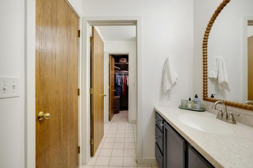 Doorway between the 2 sinks allows for bathroom use while getting ready