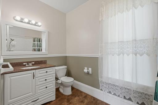 1131 Woodbridge Street, Saint Paul, MN 55117