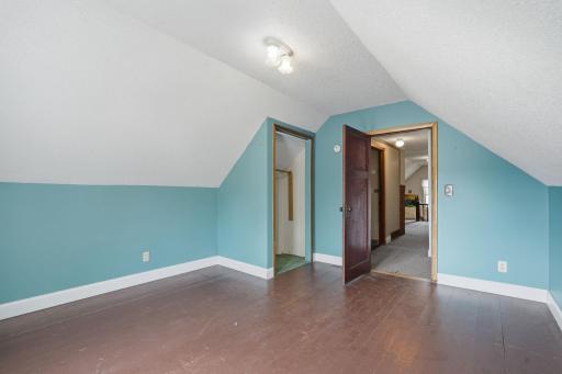 1131 Woodbridge Street, Saint Paul, MN 55117