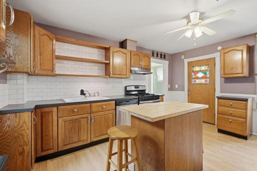 1131 Woodbridge Street, Saint Paul, MN 55117