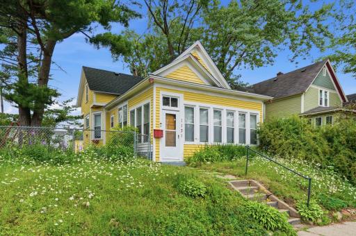 1131 Woodbridge Street, Saint Paul, MN 55117