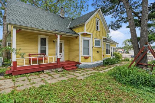 1131 Woodbridge Street, Saint Paul, MN 55117