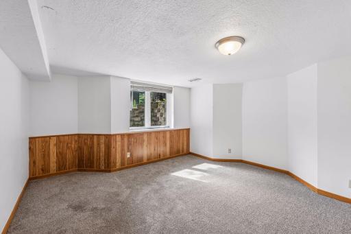 512 Mission Road W, Minneapolis, MN 55420
