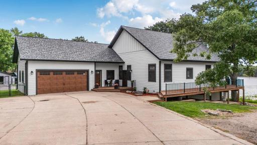 Large concrete drive for all of your visitors