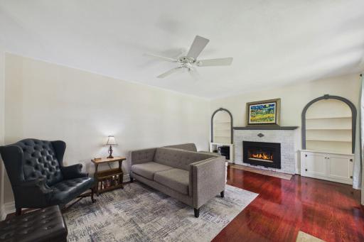 Built in shelving, fireplace(virtually lit), and gorgeous hardwood floors in the living room