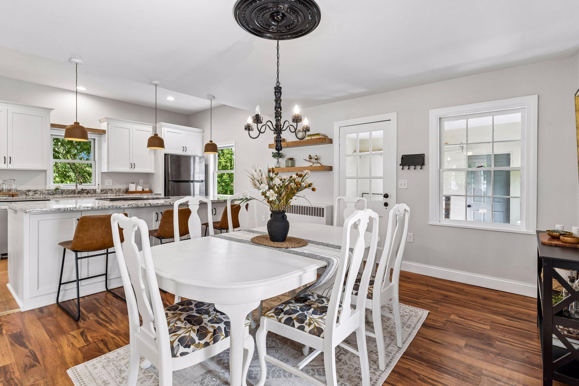 Dining room & view of the breezeway