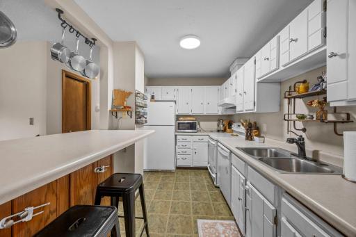 2227 Old County Road 34 Place, Burnsville, MN 55337
