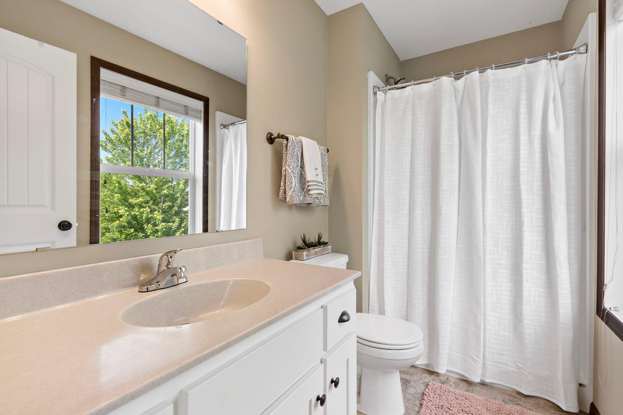 Private en suite bathroom