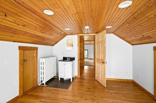 2711 E 8th Street, Duluth, MN 55812