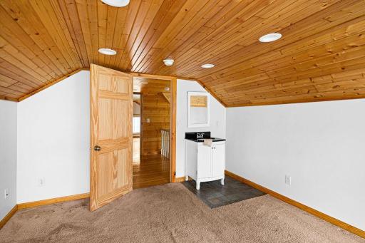 2711 E 8th Street, Duluth, MN 55812