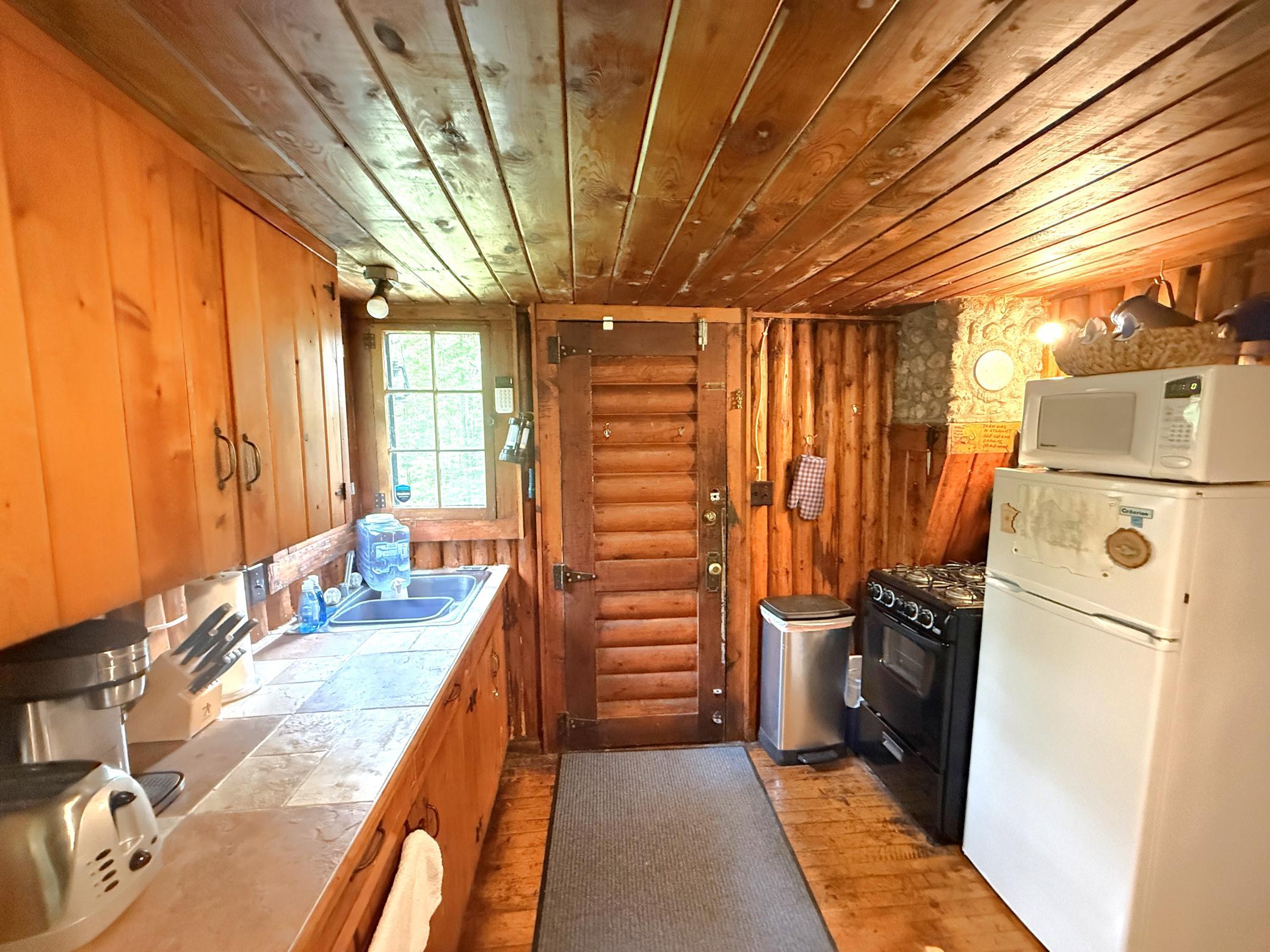 5209 Kitchen Interior 1.JPG