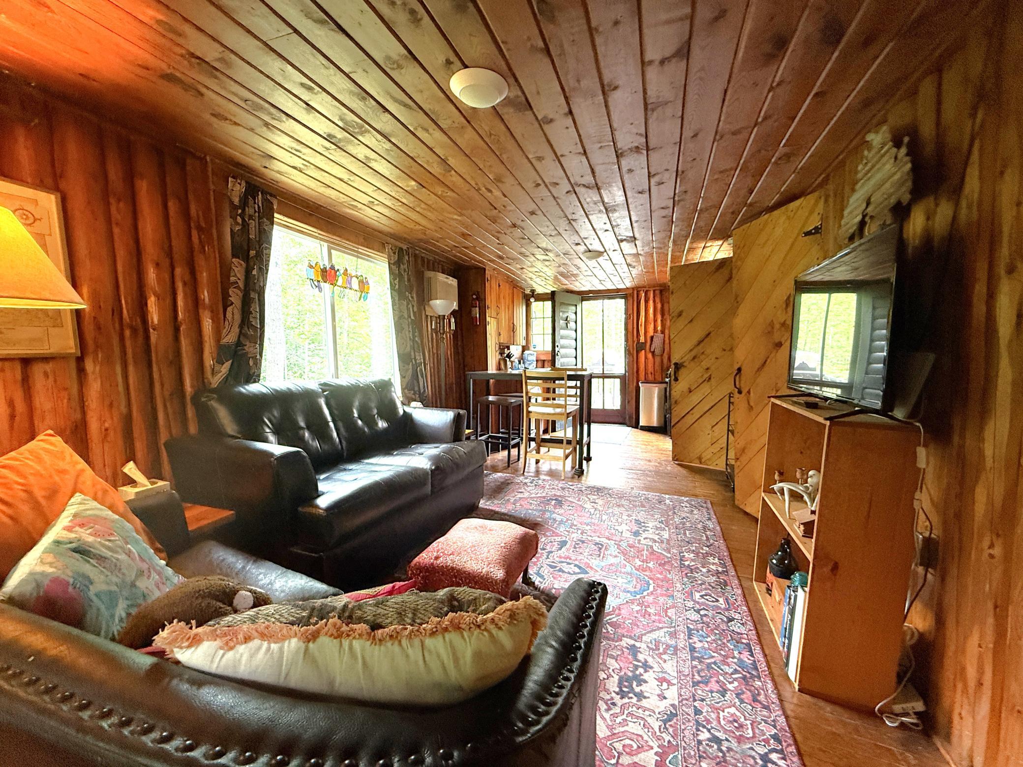 5209 Interior 1.JPG