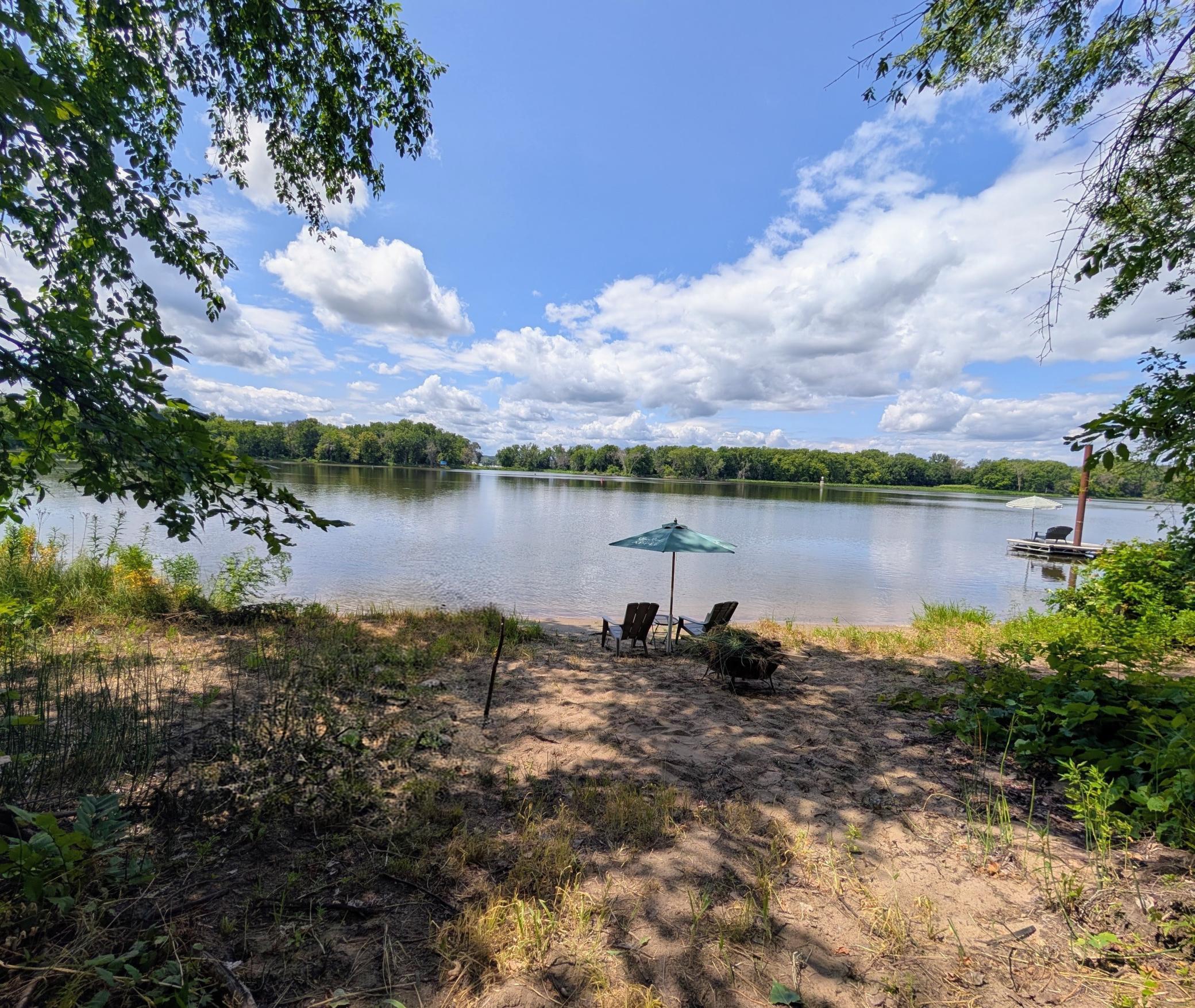 Mississippi River Frontage!