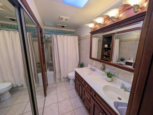 Main Floor Full Bath with Jetted Tub