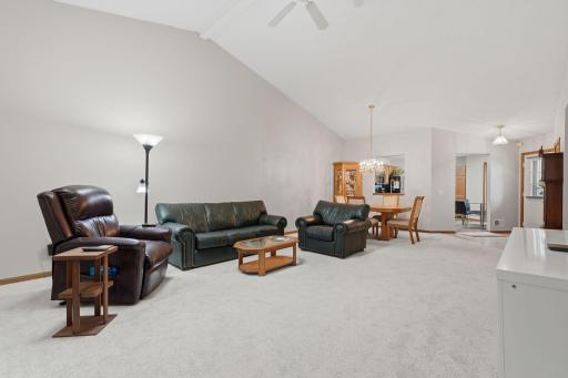 762 Lake Ridge Drive, Woodbury, MN 55129