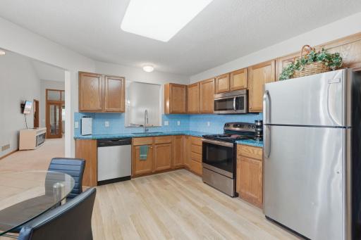762 Lake Ridge Drive, Woodbury, MN 55129