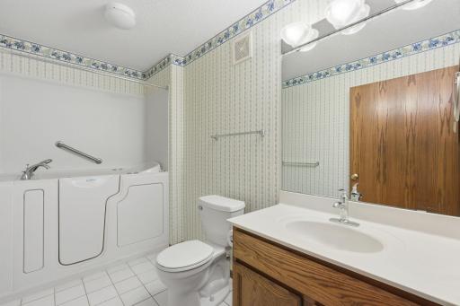 762 Lake Ridge Drive, Woodbury, MN 55129