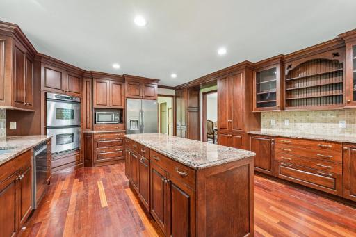 23 Evergreen Road, North Oaks, MN 55127