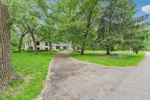23 Evergreen Road, North Oaks, MN 55127