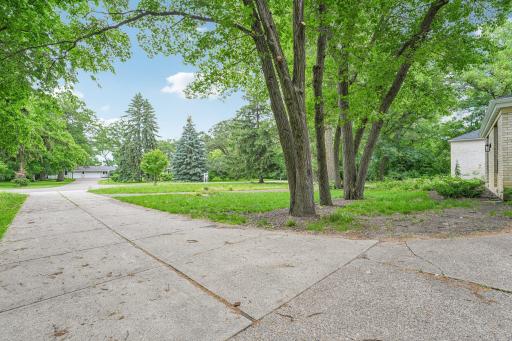 23 Evergreen Road, North Oaks, MN 55127