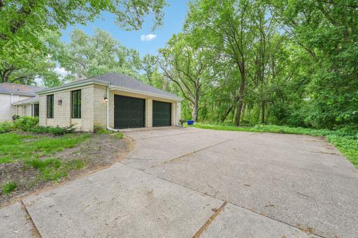 23 Evergreen Road, North Oaks, MN 55127