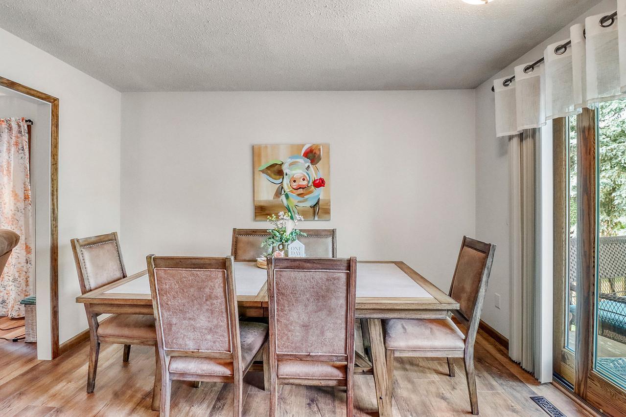 Dining1_0-1280.JPG