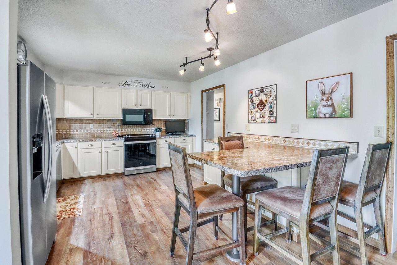Kitchen1_0-1280.JPG