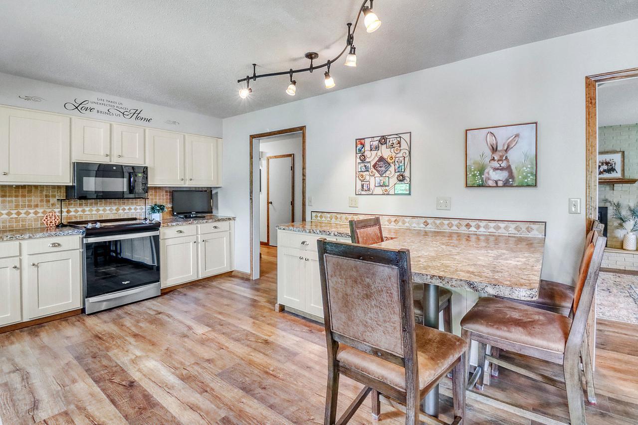 Kitchen1_1-1280.JPG