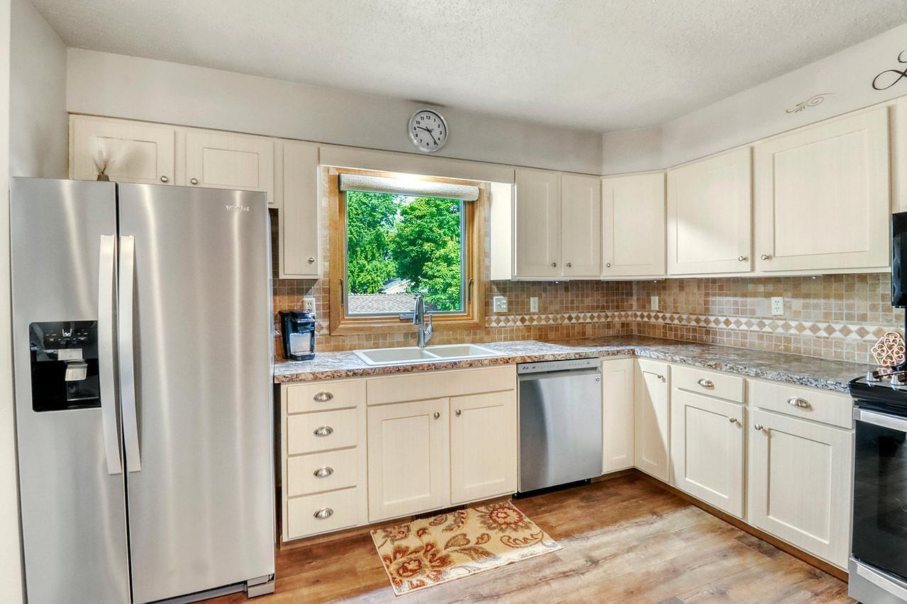 Kitchen1_4-1280.JPG
