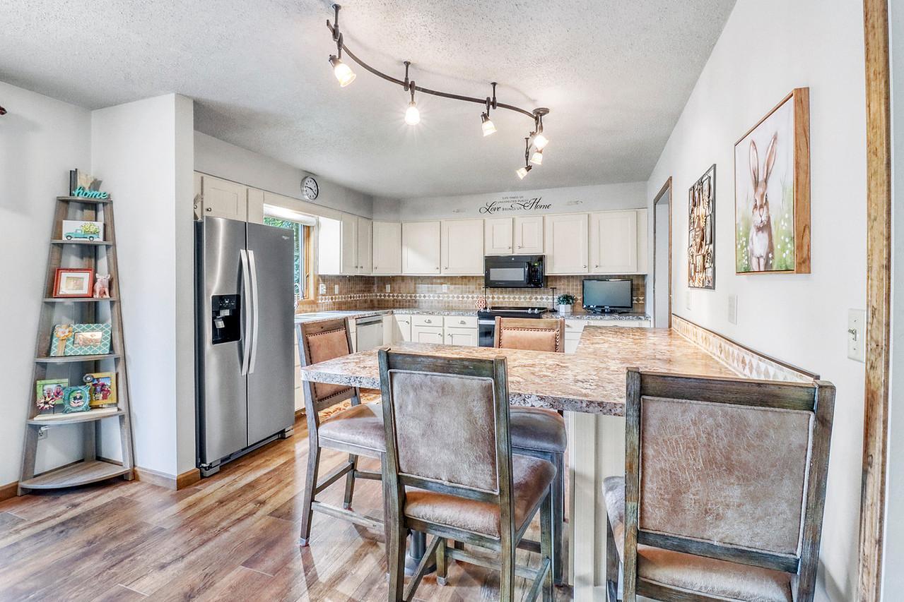 Kitchen1_-1280.JPG