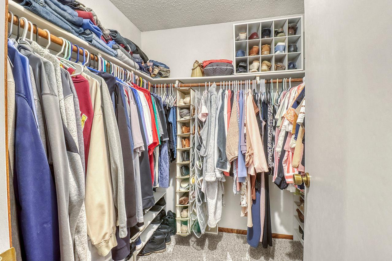 Primary Closet1_1-1280.JPG