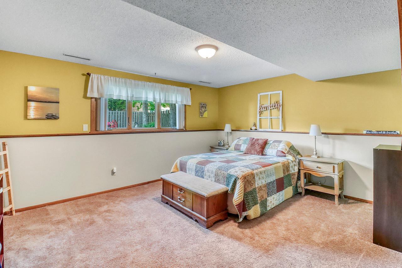 Basement Bedroom2_1-1280.JPG