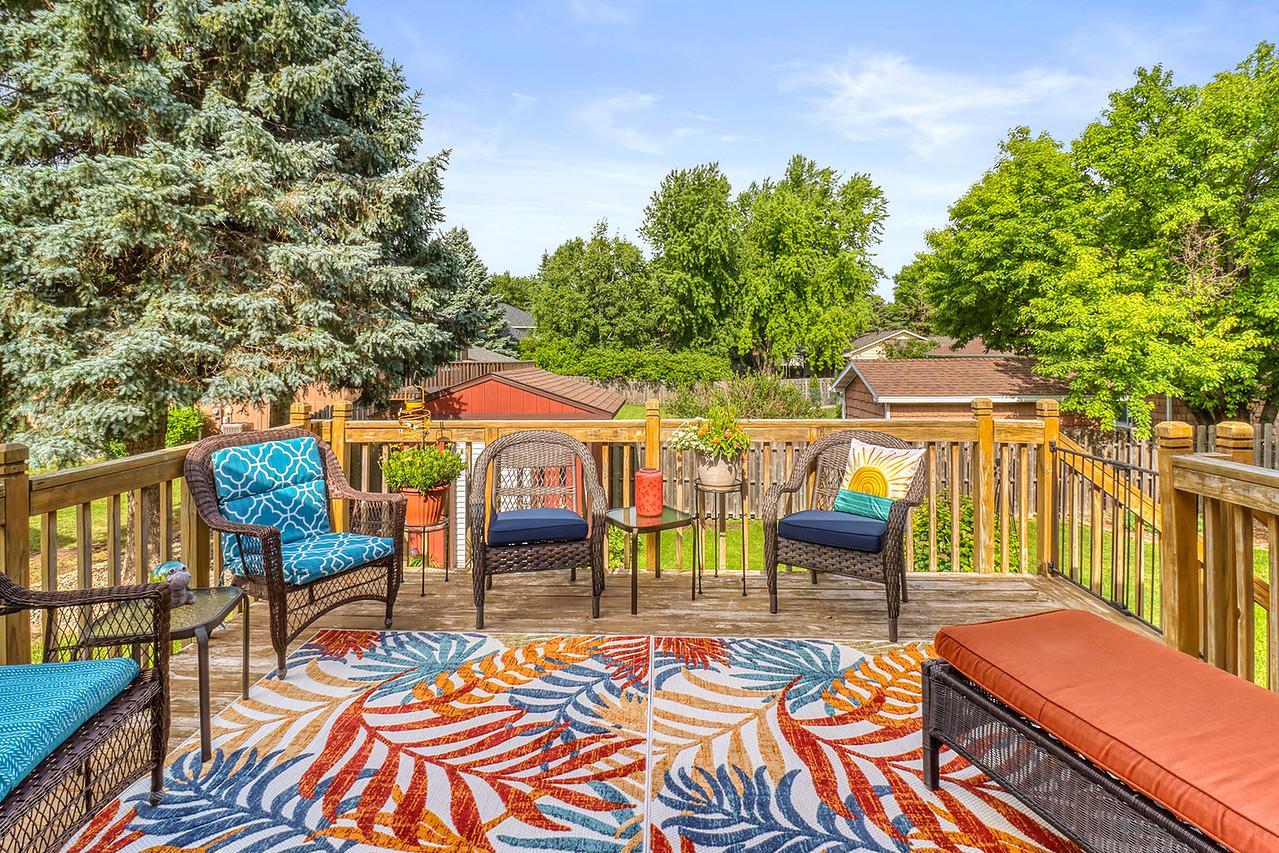 Backyard_Deck1_1-1280.JPG