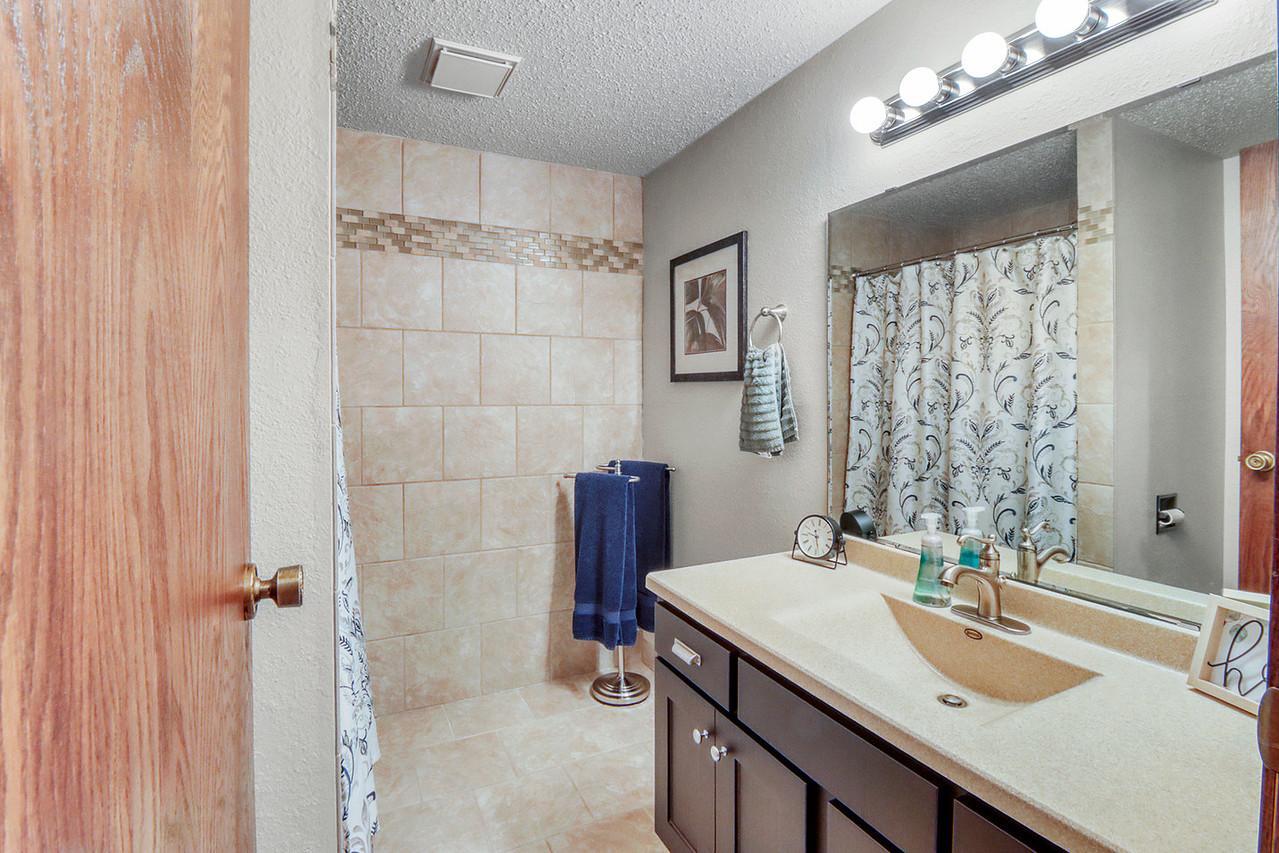 Basement Bathroom1_1-1280.JPG