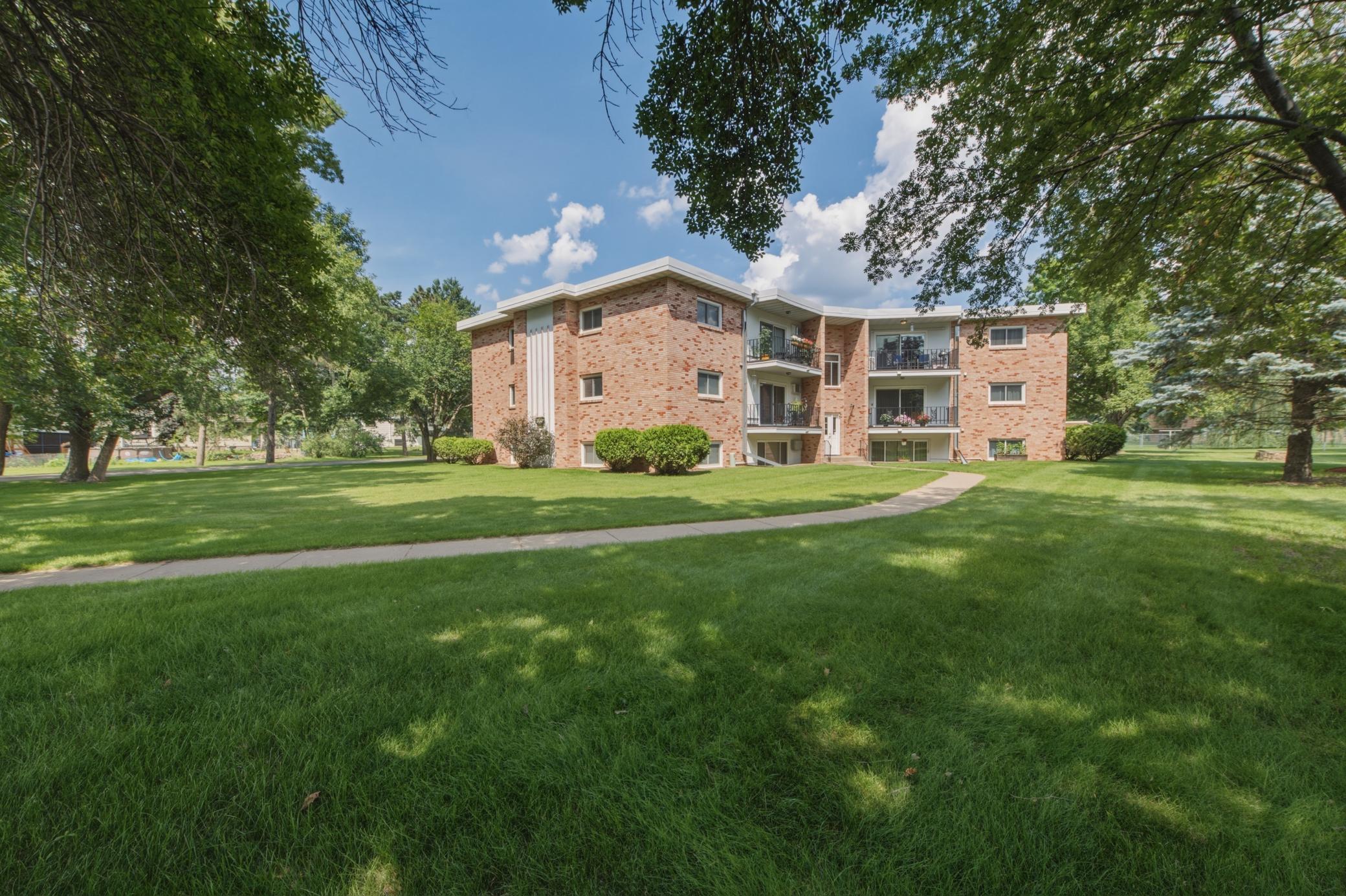 This 18 unit 55+ community is ready for you to make this unit, and all it has to offer, HOME!