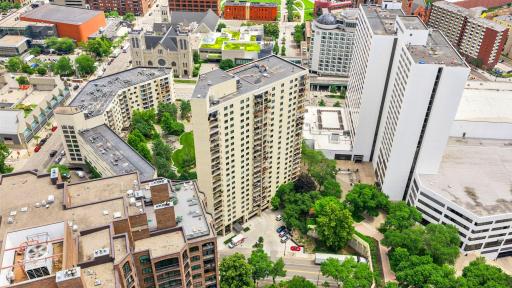 7-web-or-mls-1225 La Salle Ave #1502-195.jpg