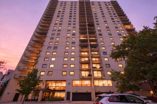 1-web-or-mls-1225 La Salle Ave #1502-192 copy (1).jpg