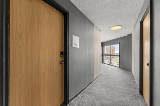 17-web-or-mls-1225 La Salle Ave #1502-87.jpg