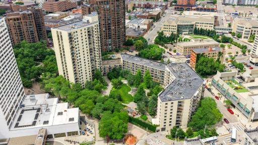 3-web-or-mls-1225 La Salle Ave #1502-210.jpg