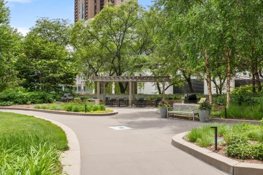 10-web-or-mls-1225 La Salle Ave #1502-182.jpg