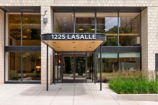 12-web-or-mls-1225 La Salle Ave #1502-187.jpg
